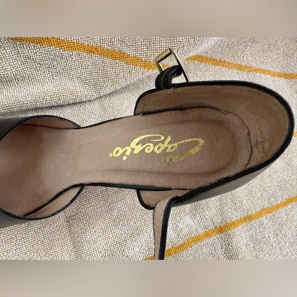 Capezio Heels - Black, Size 7.5 - Picture 4 of 10